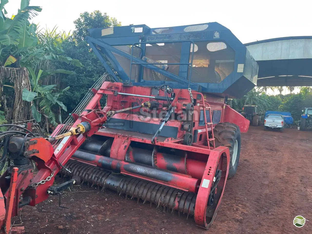 RECOLHEDORA TRILHADORA DE AMENDOIM