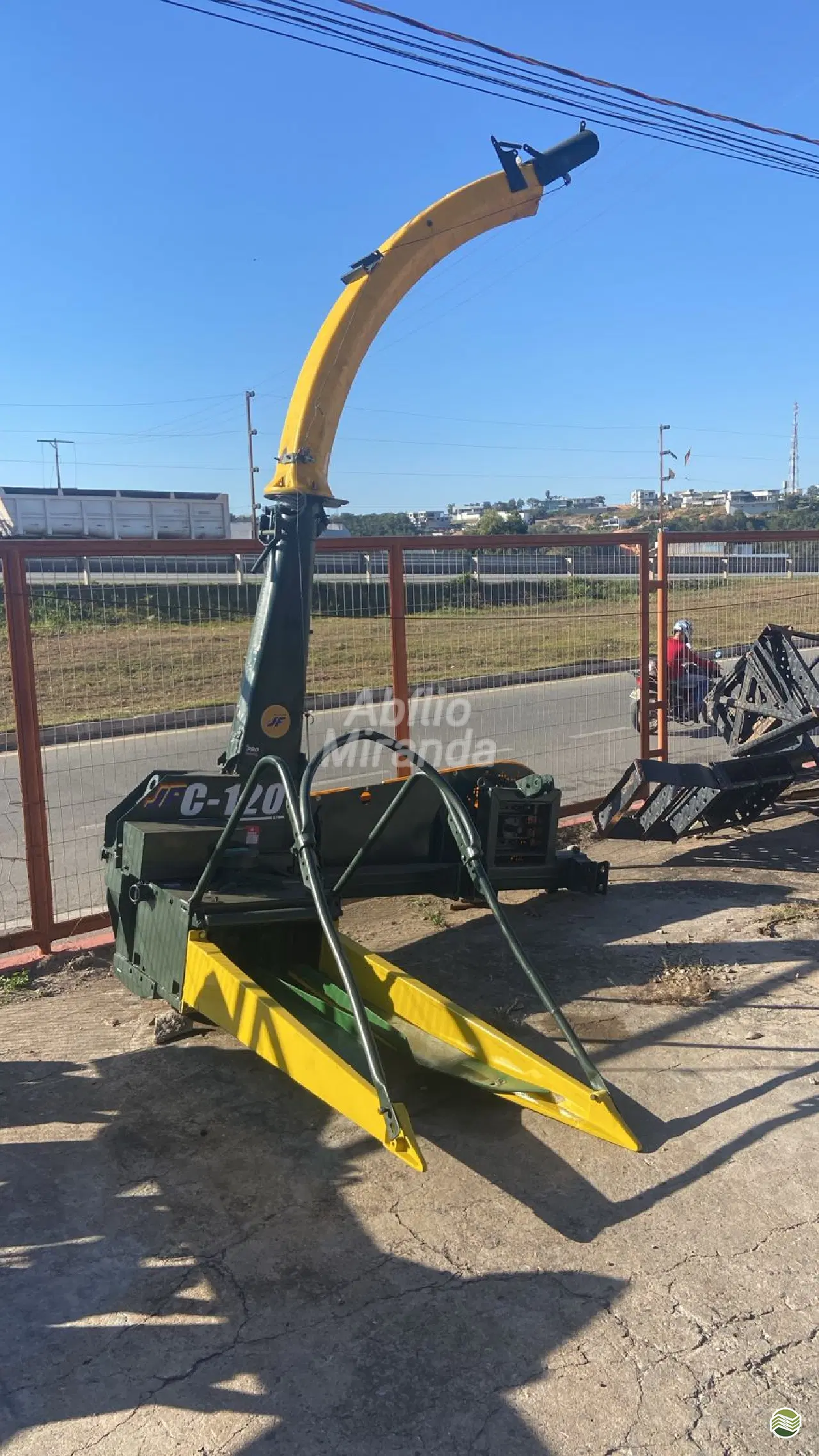 COLHEDORA DE SILAGEM